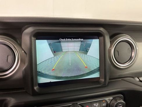 Used 2021 Jeep Wrangler Unlimited Sahara w/ Uconnect 4C Nav & Sound Group AWD/4WD image 19
