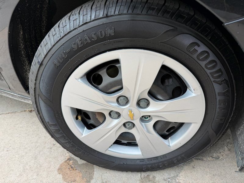 Used 2017 Chevrolet Cruze LS FWD image 19
