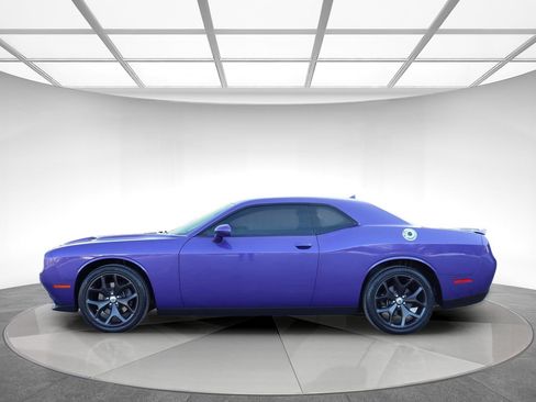 Used 2019 Dodge Challenger SXT w/ Plus Package image 5