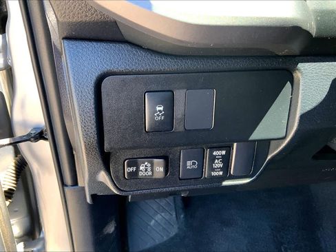 Used 2020 Toyota Tacoma TRD Sport w/ Technology Package AWD/4WD image 32