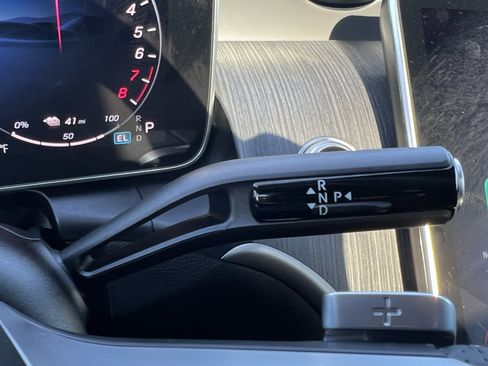 Used 2025 Mercedes-Benz GLC 350e 4MATIC image 26