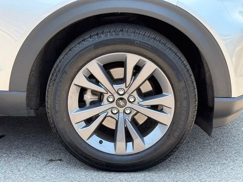 Used 2023 Ford Explorer XLT w/ Equipment Group 202A AWD/4WD image 13