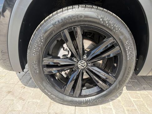 Certified 2023 Volkswagen Atlas SEL R-Line image 29