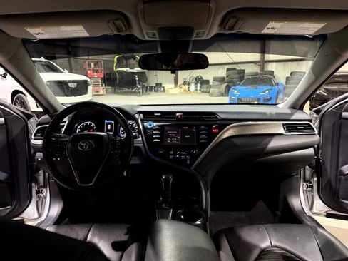 Used 2018 Toyota Camry SE FWD image 27