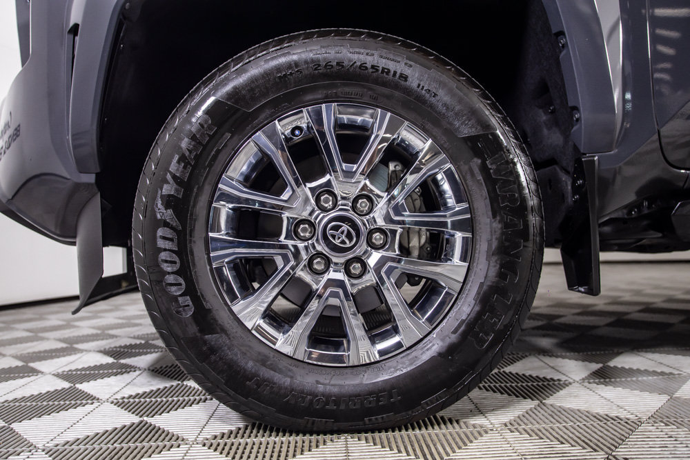 Used 2025 Toyota Tacoma Limited AWD/4WD image 43