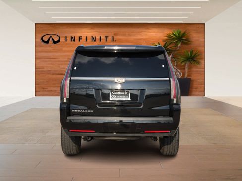 Used 2020 Cadillac Escalade 2WD image 6