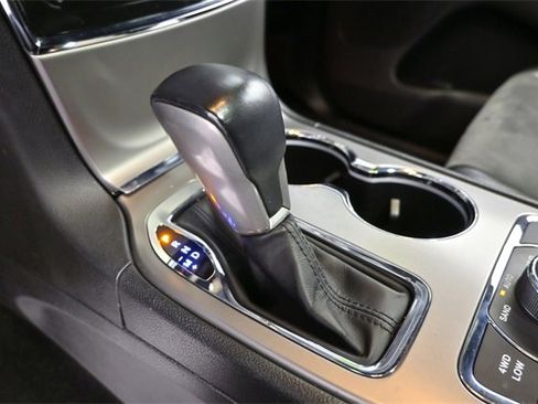 Used 2022 Jeep Grand Cherokee Laredo X image 25