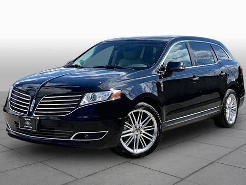 Used 2018 Lincoln MKT AWD image 35