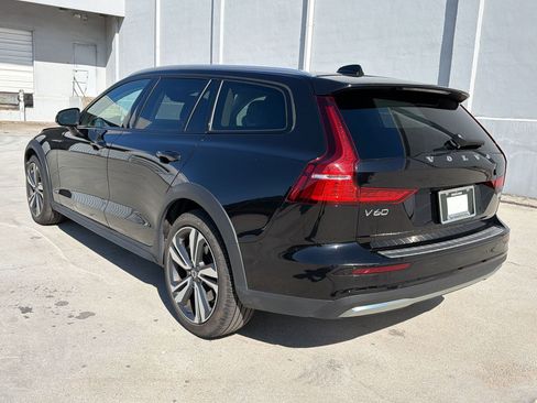 Used 2025 Volvo V60 B5 Cross Country Plus AWD/4WD image 3