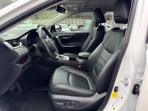 Used 2023 Toyota RAV4 Limited image 12