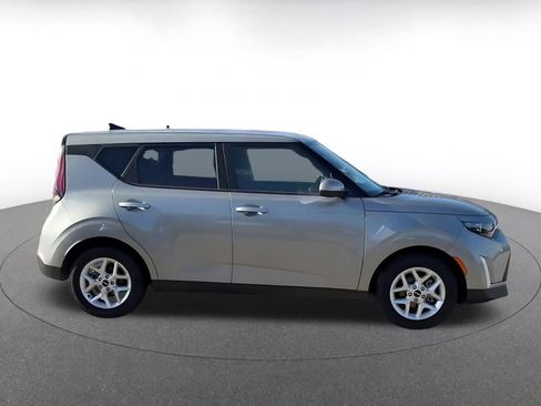 Used 2025 Kia Soul LX w/ LX Technology Package FWD image 13