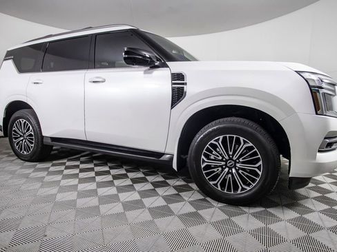 Used 2025 Nissan Armada SL RWD image 3