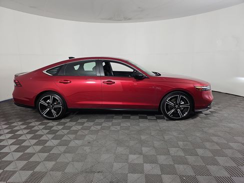 Used 2024 Honda Accord Sport image 3