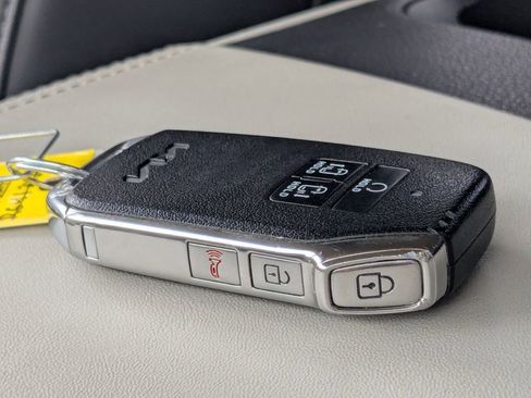 Used 2024 Kia Carnival LX FWD image 35