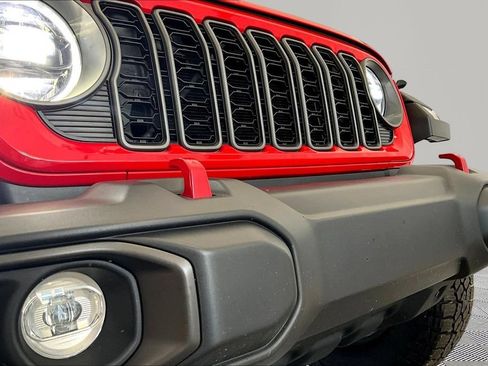 Used 2026 Jeep Gladiator Rubicon AWD/4WD image 32