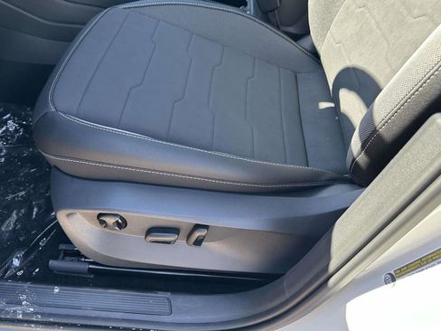 New 2025 Volkswagen Taos SE AWD/4WD image 16