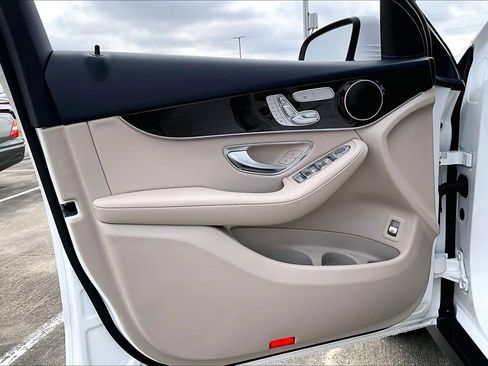 Used 2021 Mercedes-Benz GLC 300 w/ Premium Package image 19