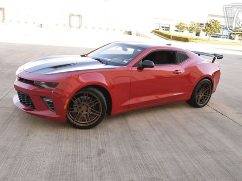 Used 2016 Chevrolet Camaro SS image 2