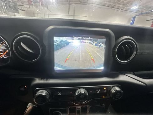 Used 2018 Jeep Wrangler Unlimited Sahara AWD/4WD image 29