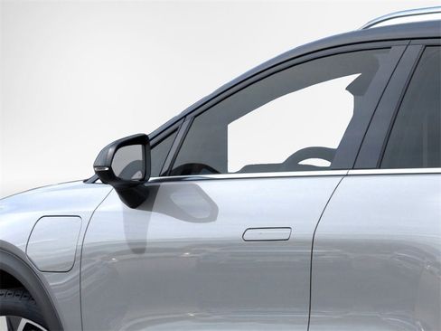 New 2026 Chevrolet Equinox EV LT image 12