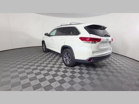Used 2019 Toyota Highlander XLE FWD image 46