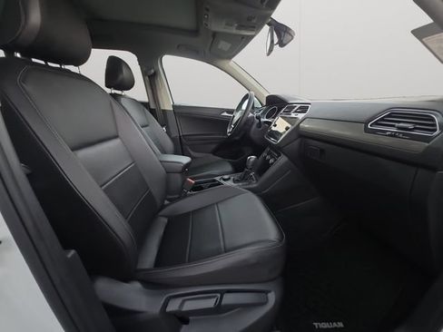 Used 2020 Volkswagen Tiguan SE w/ Panoramic Sunroof Package AWD/4WD image 14