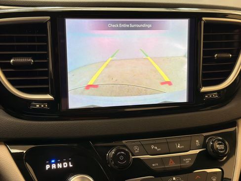 Used 2024 Chrysler Pacifica Touring-L FWD image 17