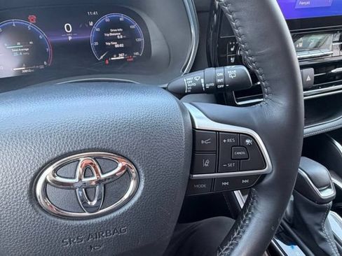 Used 2024 Toyota Highlander Platinum AWD/4WD image 19
