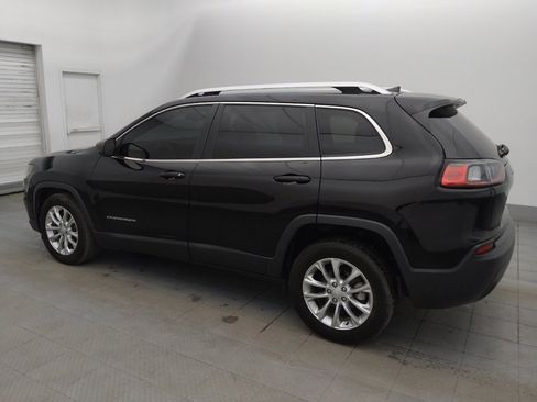 Used 2019 Jeep Cherokee Latitude w/ Cold Weather Group FWD image 3