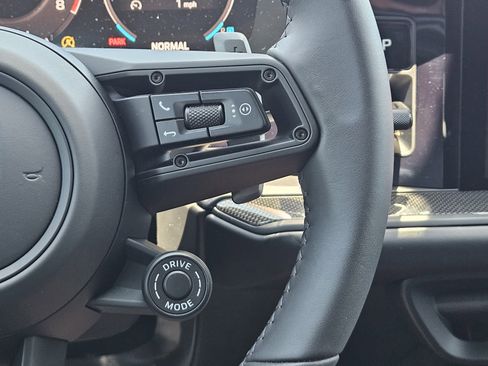 Certified 2025 Porsche Cayenne GTS AWD/4WD image 27