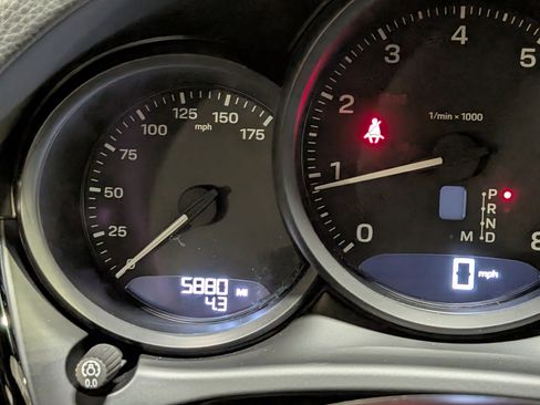 Certified 2025 Porsche Macan image 30