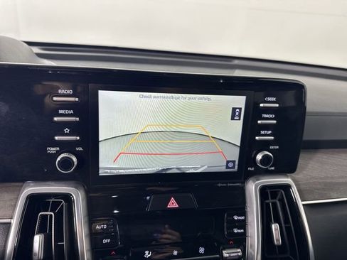Used 2021 Kia Sorento EX w/ Panoramic Sunroof Package image 9