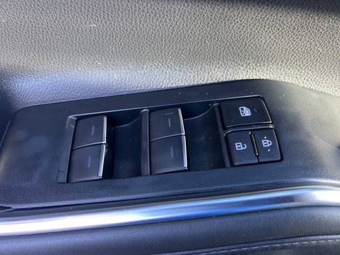 Used 2022 Toyota Highlander Platinum AWD/4WD image 32