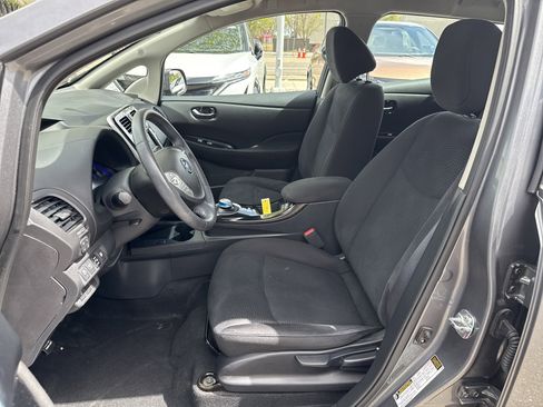 Used 2017 Nissan Leaf SV w/ Protection Package FWD image 13