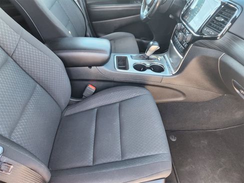 Used 2020 Jeep Grand Cherokee Laredo w/ 18" Wheel & 8.4" Radio Group image 28