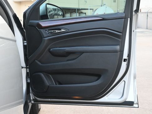 Used 2014 Cadillac SRX Luxury FWD image 25