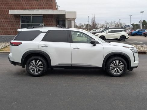 New 2026 Nissan Pathfinder SL AWD/4WD image 2