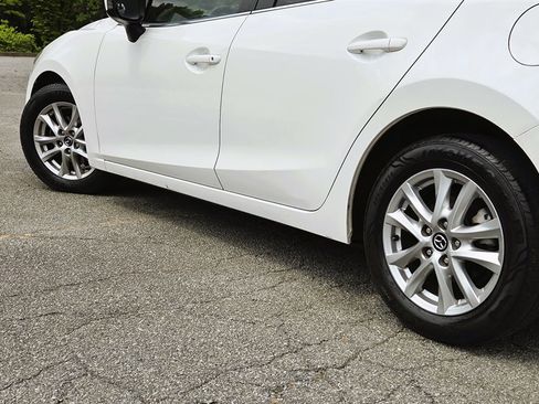 Used 2016 MAZDA MAZDA3 i Sport w/ Preferred Equipment Package FWD image 19