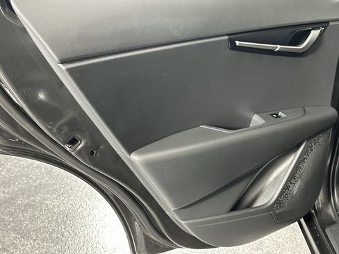 Used 2025 Kia Niro LX FWD image 29
