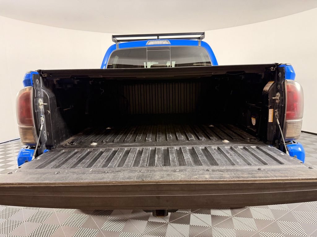 Used 2020 Toyota Tacoma TRD Off-Road w/ TRD Premium Off Road Package AWD/4WD image 17