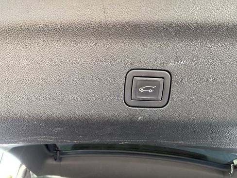 Used 2023 Chevrolet Suburban Premier RWD image 37