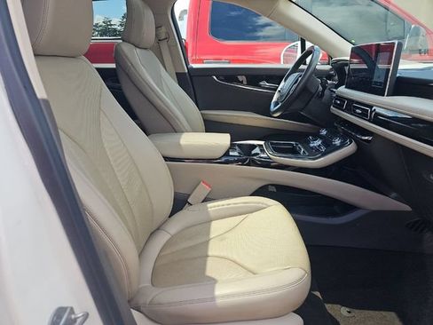 Used 2023 Lincoln Nautilus Reserve AWD/4WD image 8