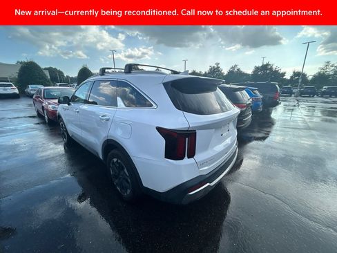 Certified 2024 Kia Sorento S w/ Panoramic Sunroof Package FWD image 8