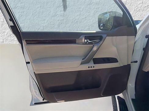 Used 2018 Lexus GX 460 image 21