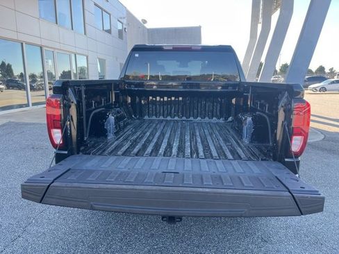 Used 2024 GMC Sierra 1500 SLE image 28