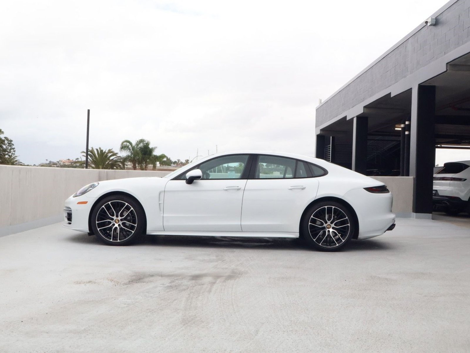 Used 2023 Porsche Panamera Platinum Edition RWD image 2