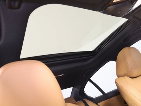 Used 2024 BMW M340i xDrive image 11