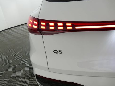 Certified 2025 Audi Q5 Premium w/ Convenience Package AWD/4WD image 29
