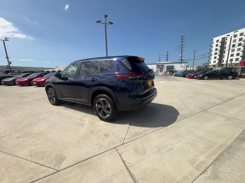 Used 2025 Nissan Rogue SV FWD image 9