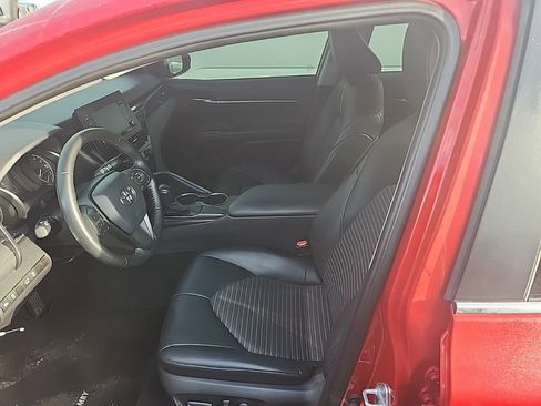 Used 2021 Toyota Camry SE image 5